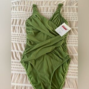 NWT beautiful Spanx shaping green one pice swimsuit (size 8)